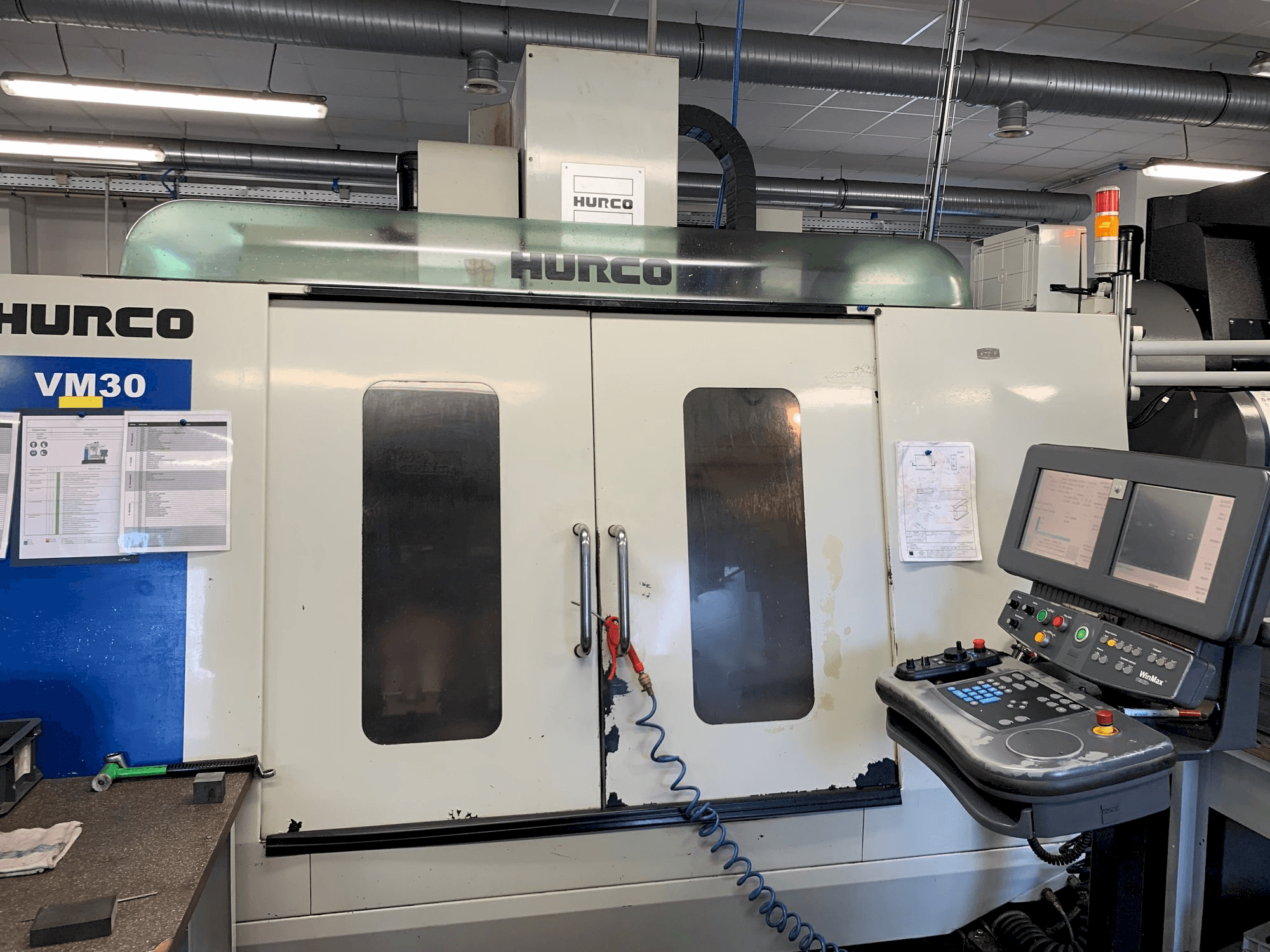 Hurco VM30 Mašinos vaizdas iš priekio