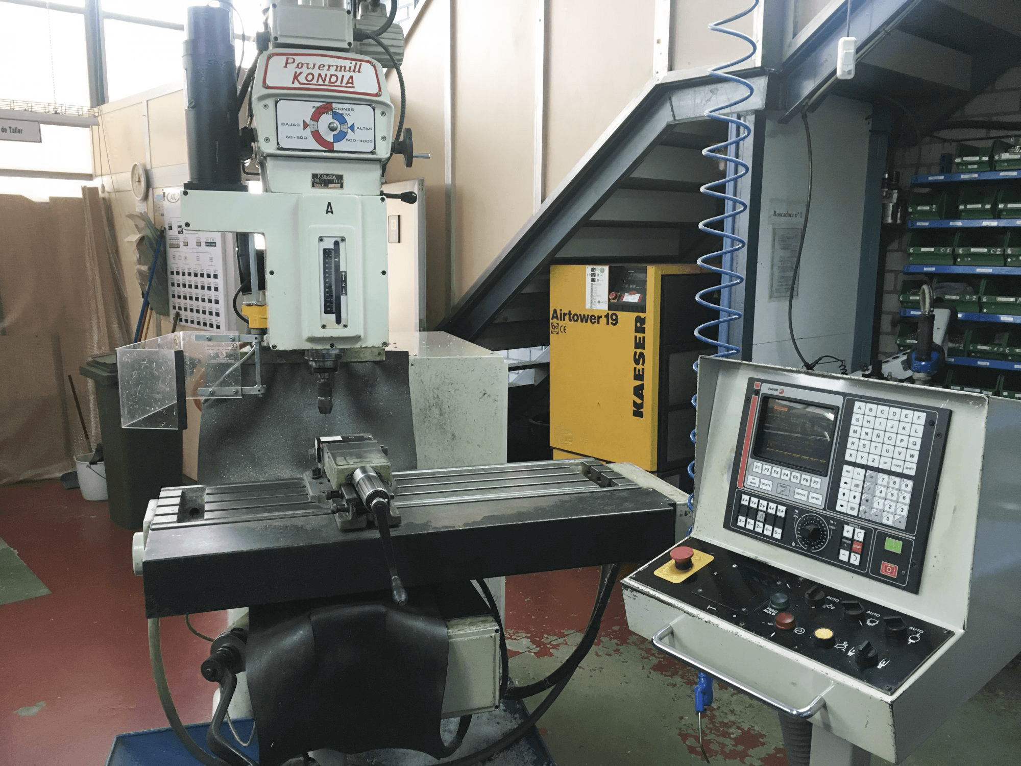KONDIA Powermill FV-1 CNC Mašinos kairės pusės vaizdas