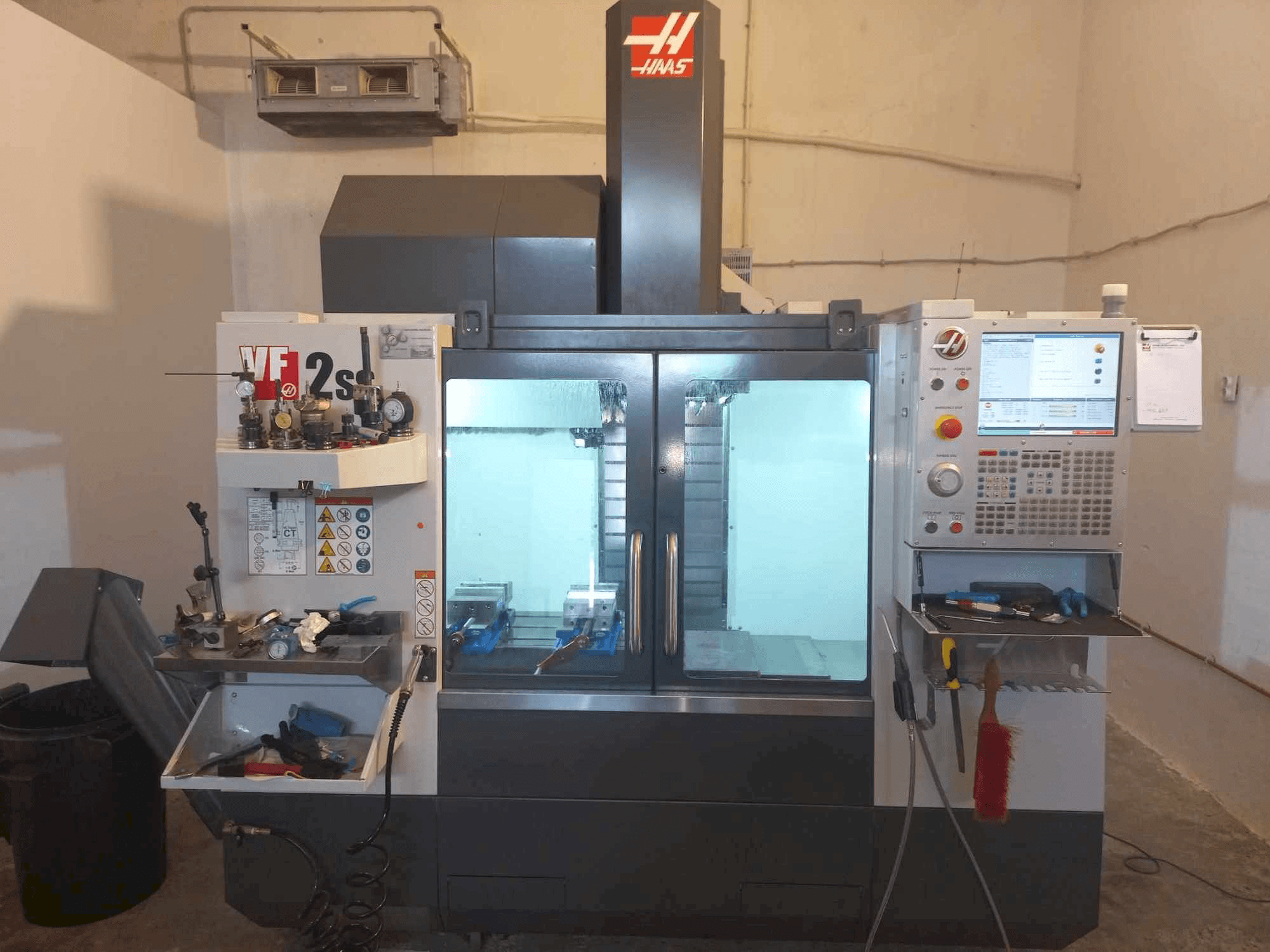 HAAS VF 2 SS Mašinos vaizdas iš priekio