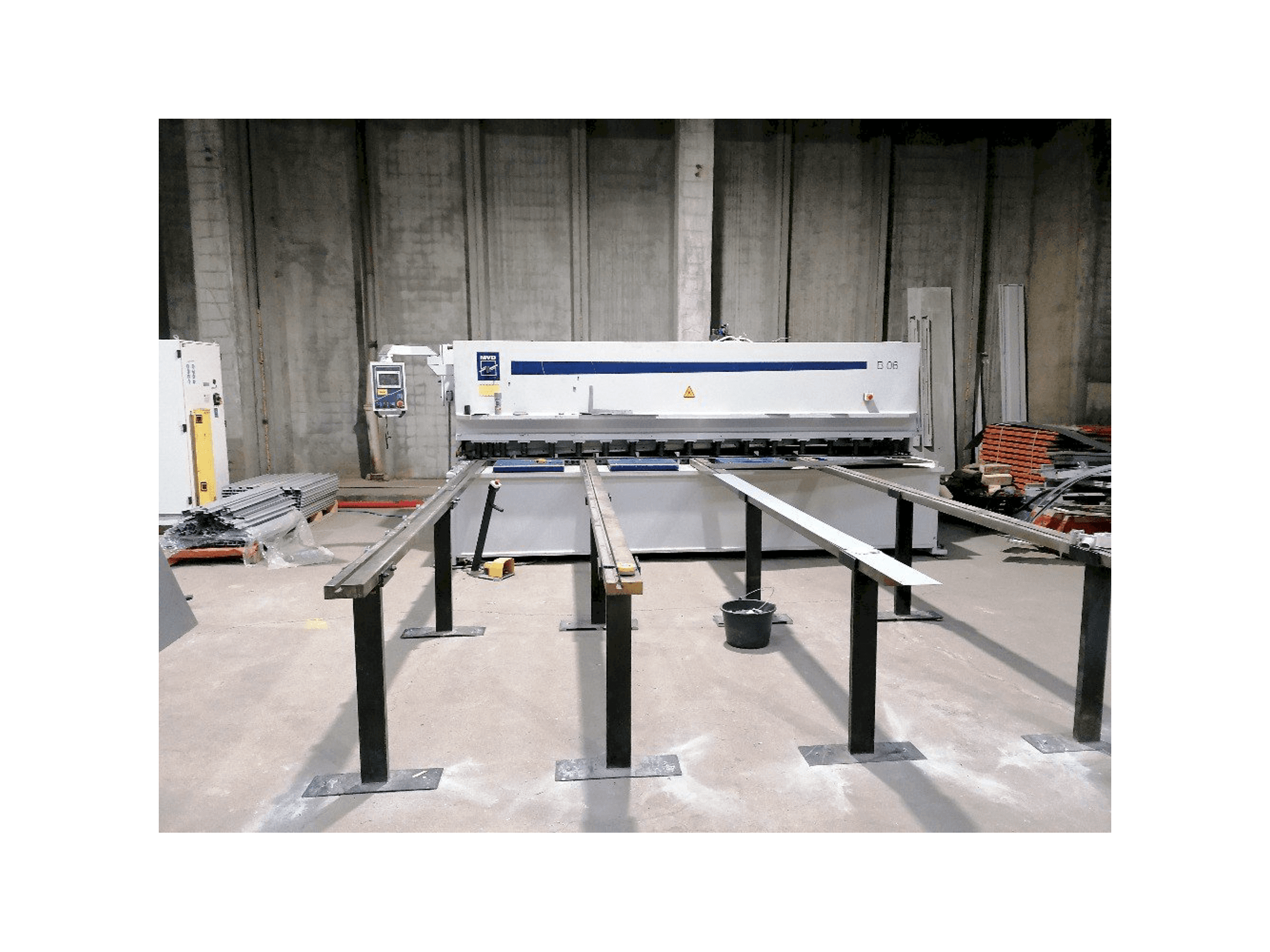 MVD B06-4000 Mašinos vaizdas iš priekio