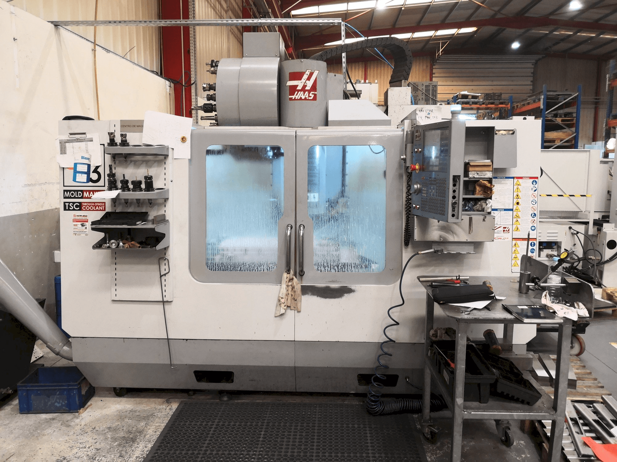 HAAS VM3 Mašinos vaizdas iš priekio