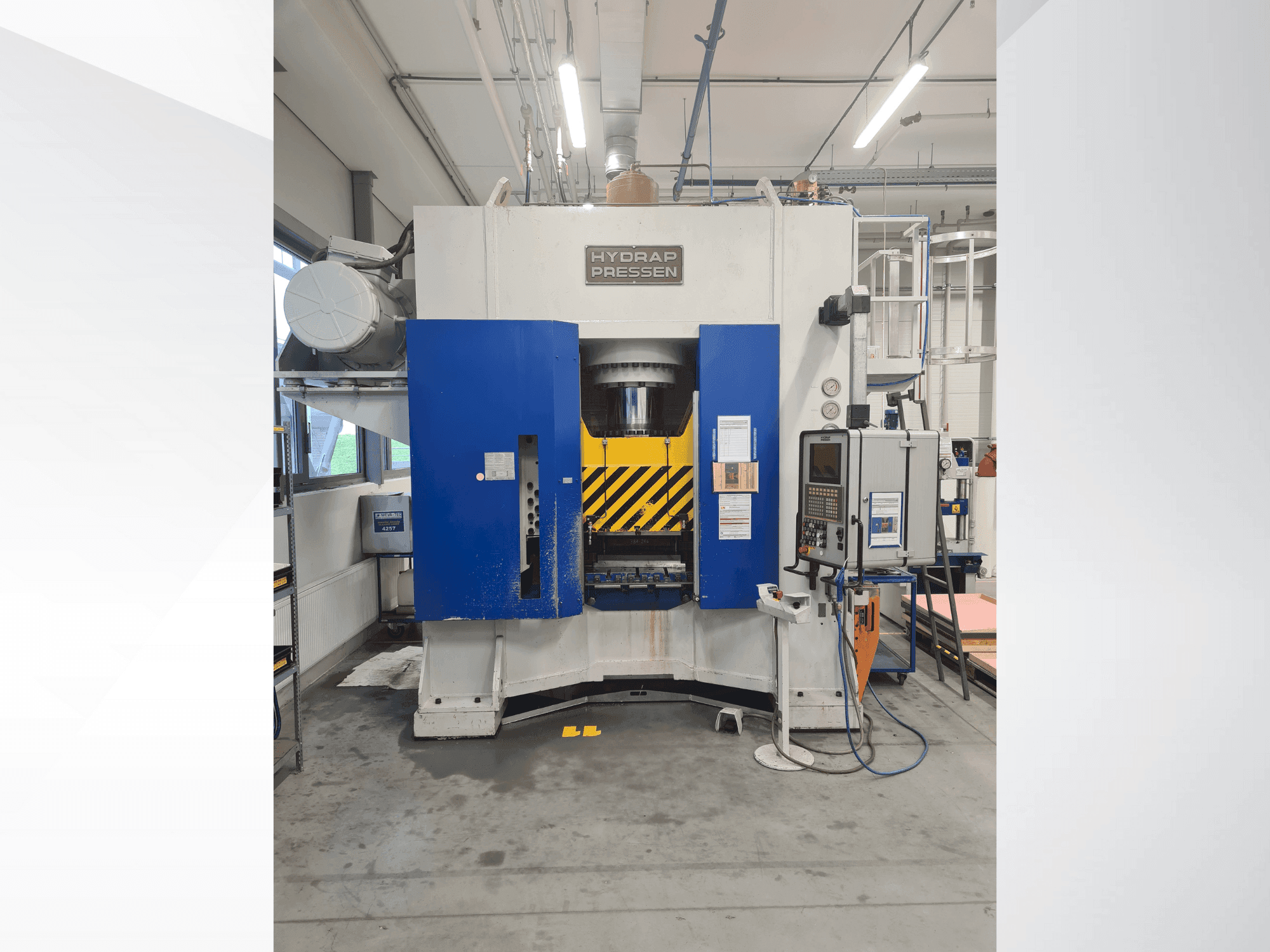 HYDRAP HPDB 400 Mašinos vaizdas iš priekio
