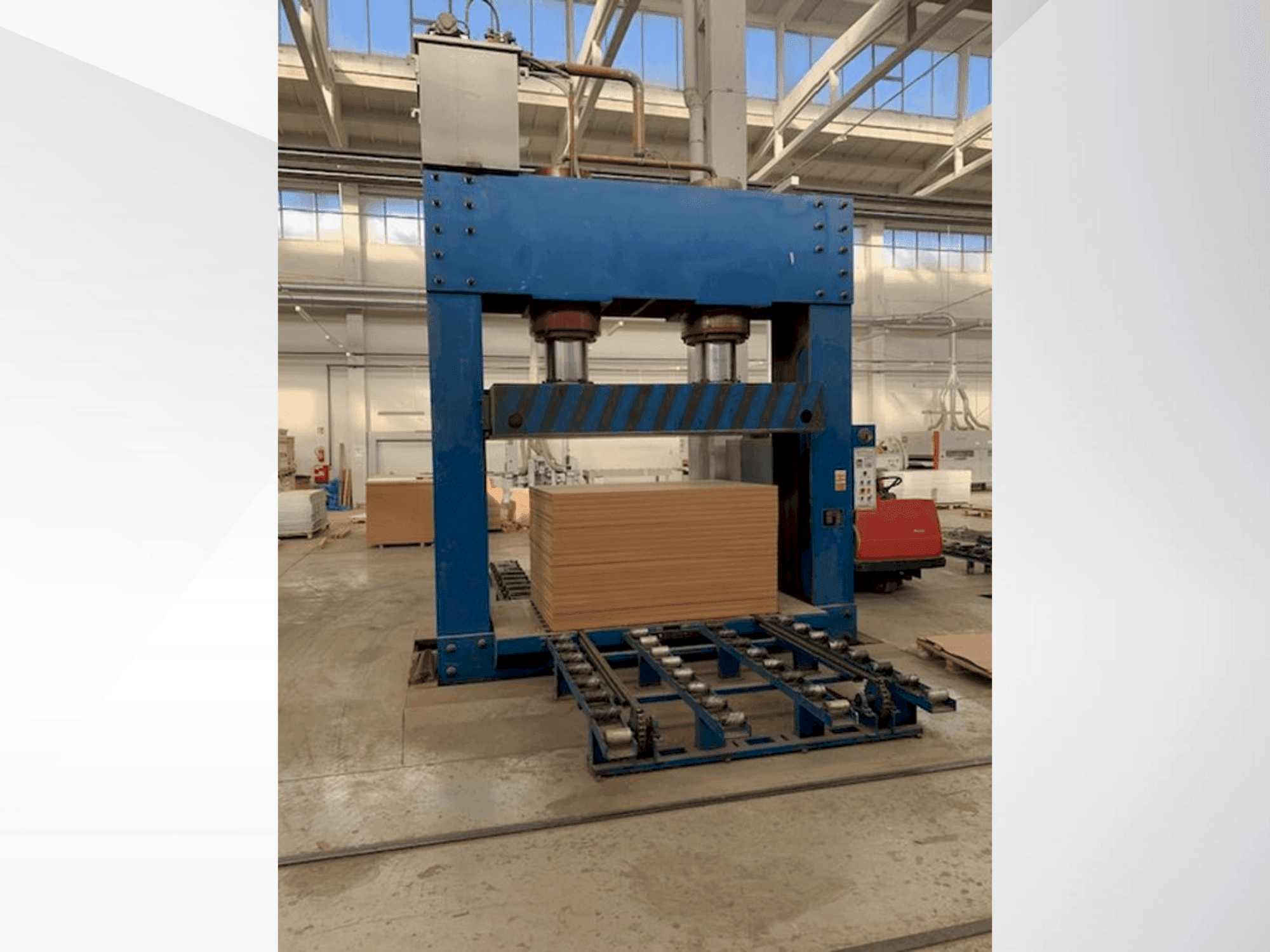 LINYI JIANZHONG WOOD MACIHNERY JJC-CP Mašinos vaizdas iš priekio