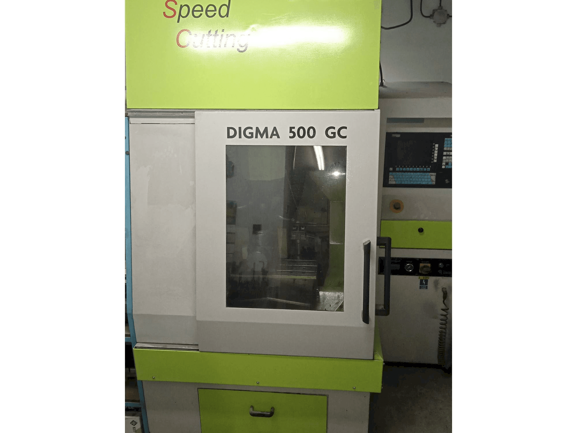 Exeron Digma 500 GC 5AX Mašinos vaizdas iš priekio
