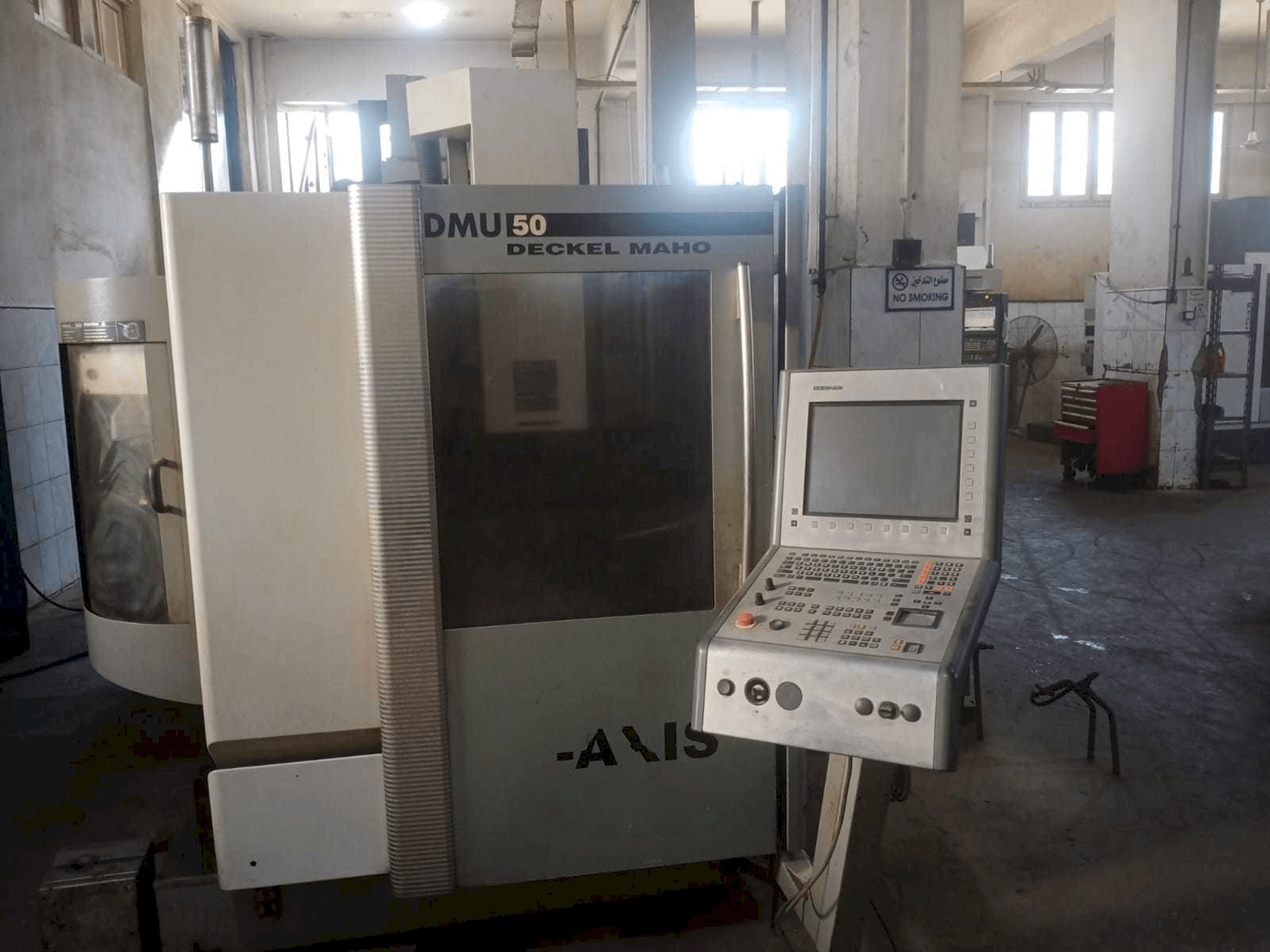 DECKEL MAHO DMU 50 Mašinos vaizdas iš priekio